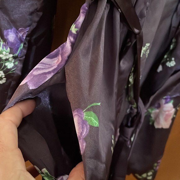 •JONES NEW YORK•PURPLE & PINK FLORAL SILKIE FEEL ROBE SIZE S/M WITH POCKETS - Picture 4 of 8